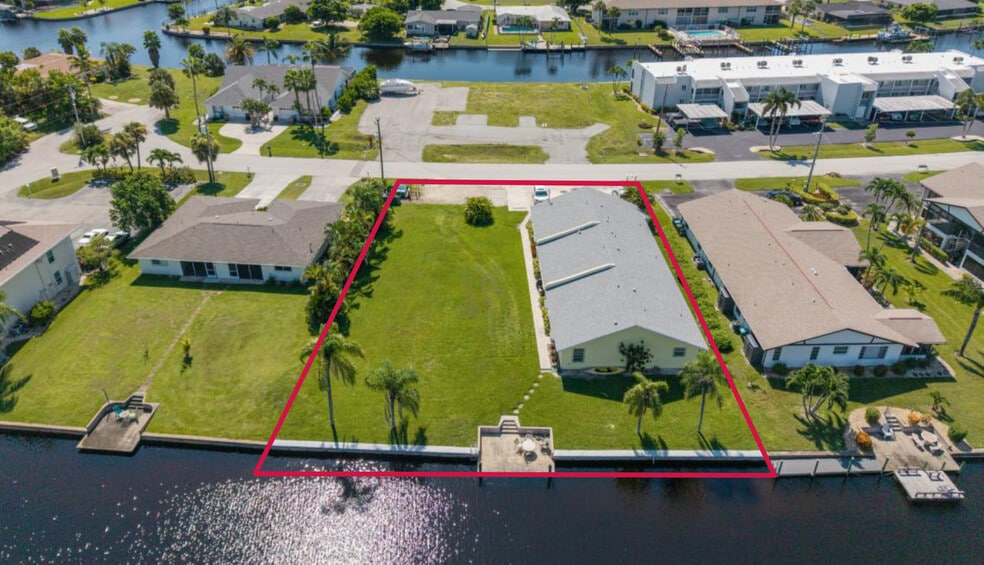 4520 SE 5th Pl, Cape Coral, FL for sale - Building Photo - Image 3 of 6