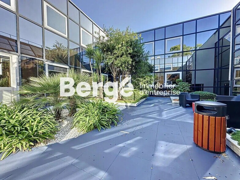 Office in SOPHIA ANTIPOLIS for lease - Building Photo - Image 3 of 12