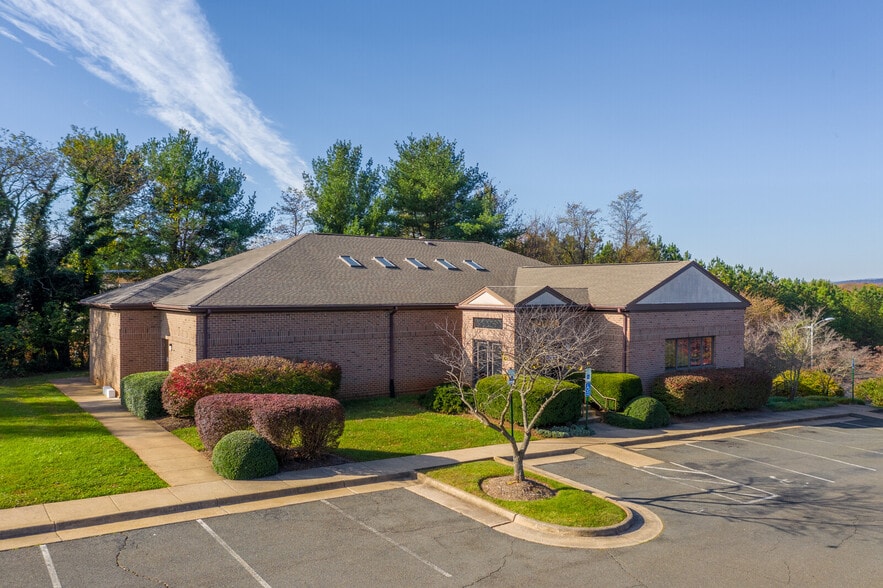 555 Hospital Dr, Warrenton, VA for sale - Building Photo - Image 3 of 27