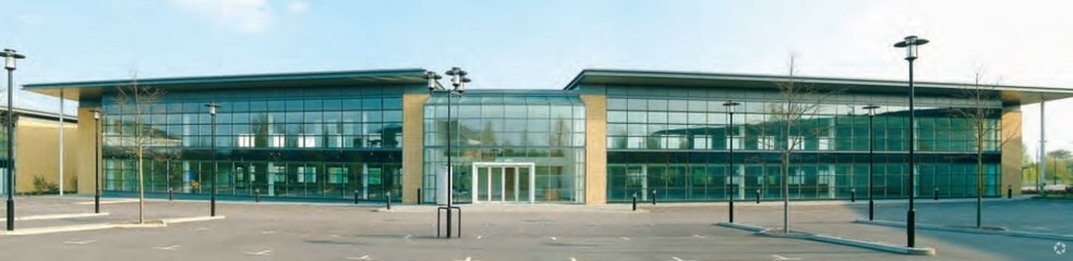 Falcon Way, Welwyn Garden City for lease - Building Photo - Image 2 of 4