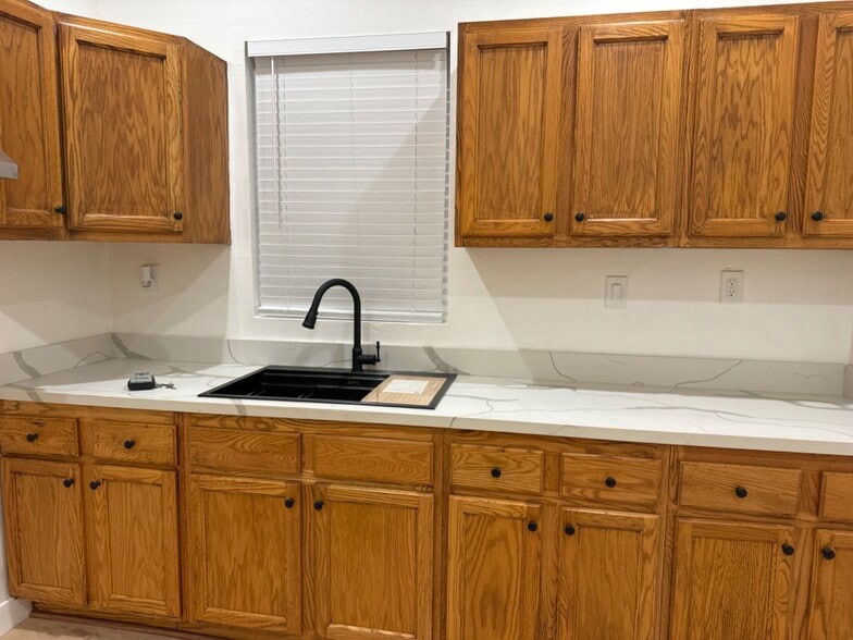 451 S Breed St, Los Angeles, CA for sale - Building Photo - Image 2 of 18