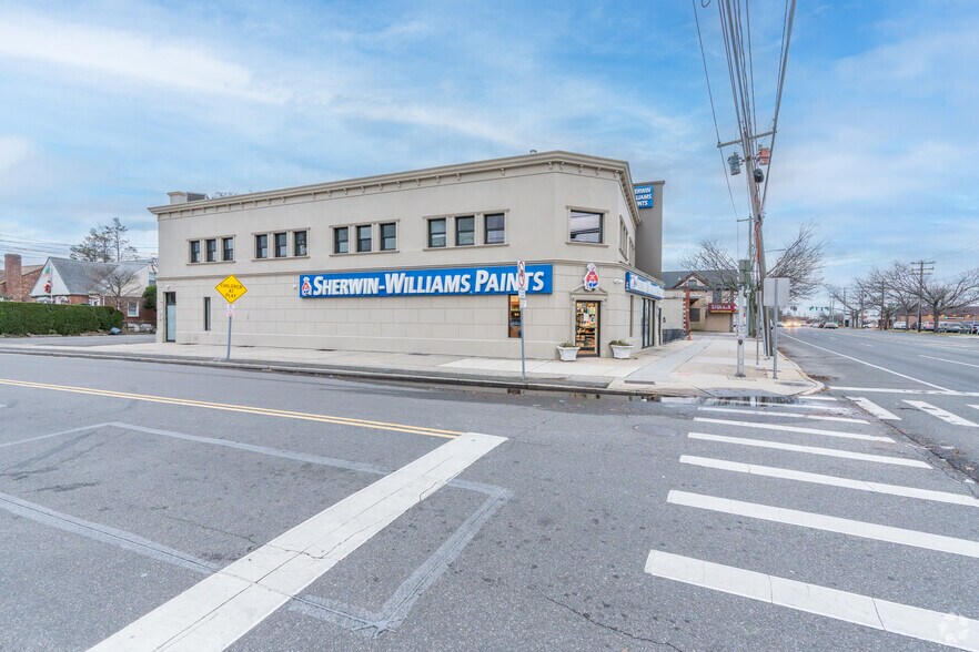 329 Hempstead Tpke, West Hempstead, NY for sale - Primary Photo - Image 1 of 1