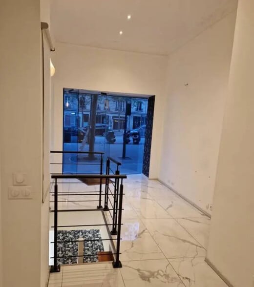 Retail in Paris for lease - Interior Photo - Image 3 of 6