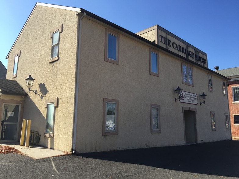 Woodbury Crossing & Carriage House portfolio of 2 properties for sale on LoopNet.com - Building Photo - Image 2 of 2