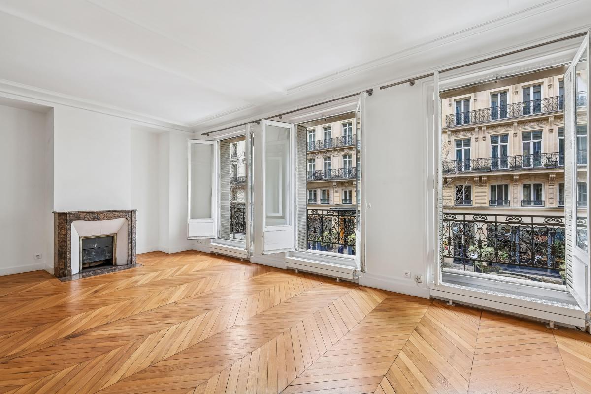 Office in Paris for lease Building Photo- Image 1 of 17