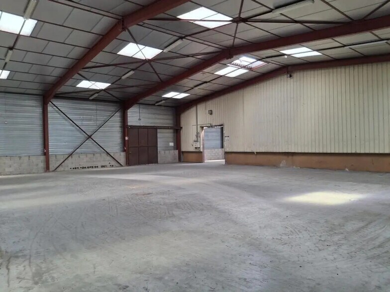 Flex in Chassieu for lease - Building Photo - Image 3 of 7