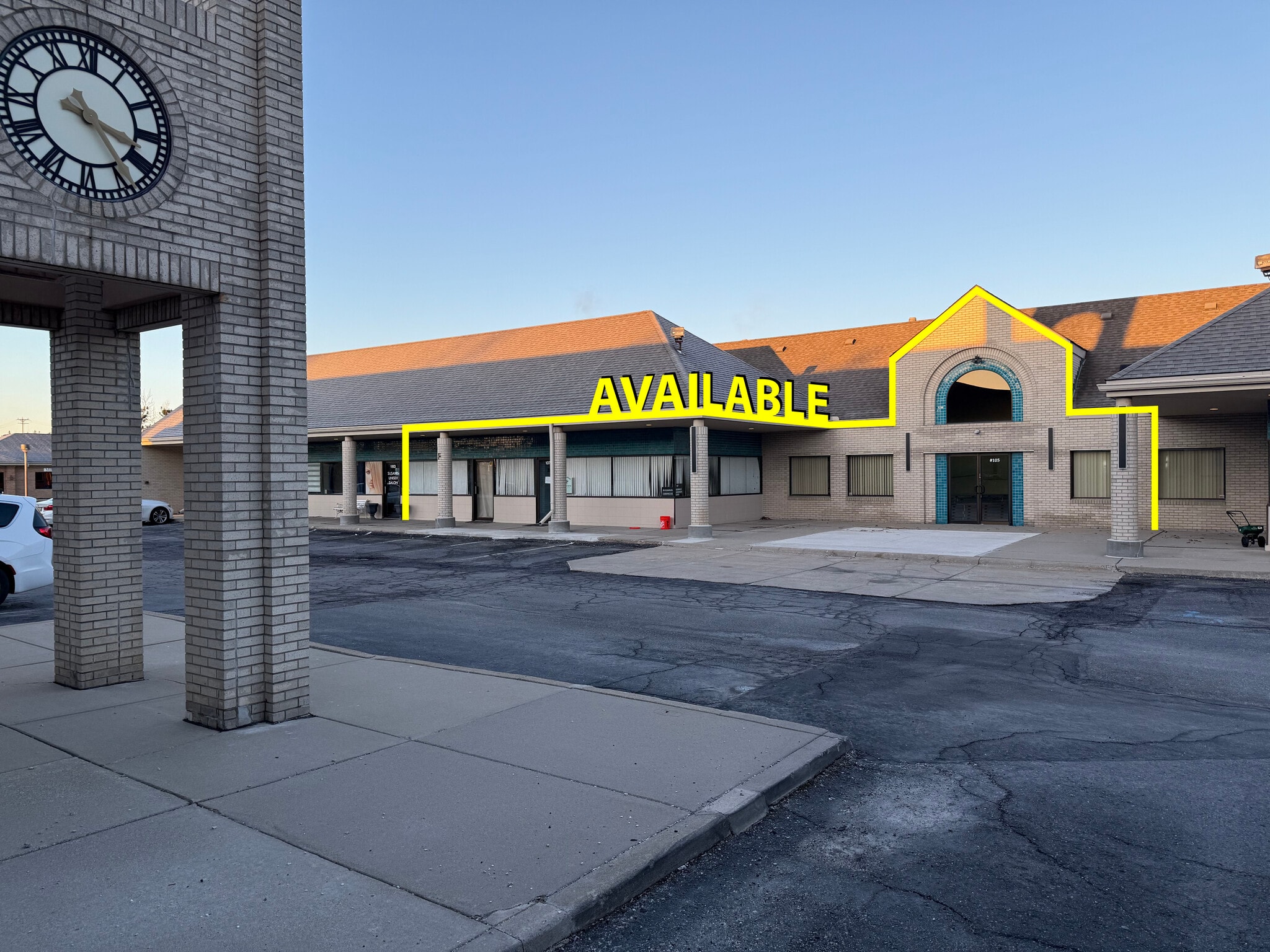 5755 W Maple Rd, West Bloomfield, MI for lease Building Photo- Image 1 of 3