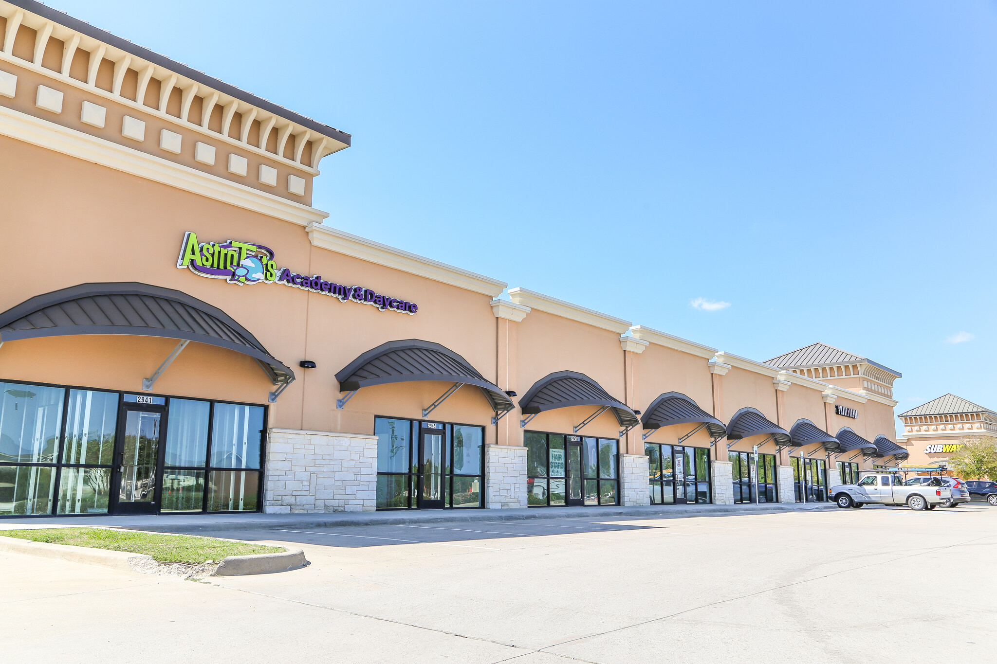 2941 S Precinct Line Rd, Fort Worth, TX for lease Building Photo- Image 1 of 4