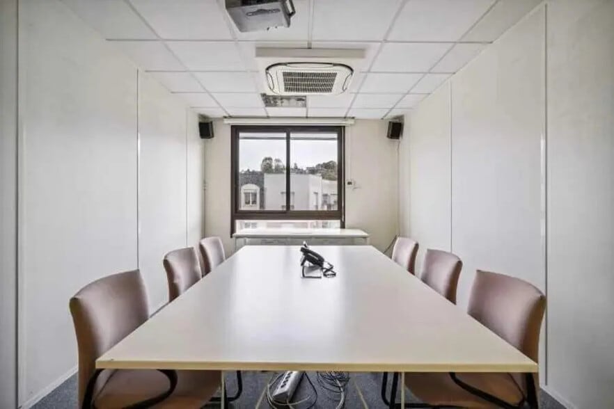 Office in Issy-les-Moulineaux for lease - Interior Photo - Image 3 of 5