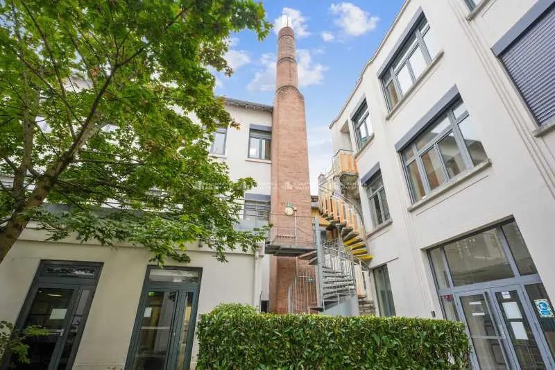 Office in Lyon for sale Building Photo- Image 1 of 15