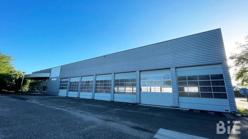 Location Local d'activités 1 882 m² - Photo 1