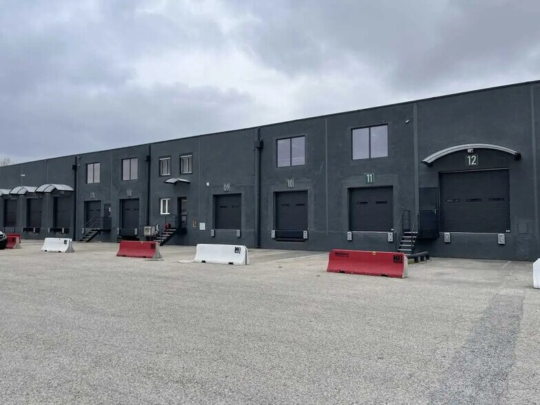 Office in Corbas for lease - Building Photo - Image 1 of 5