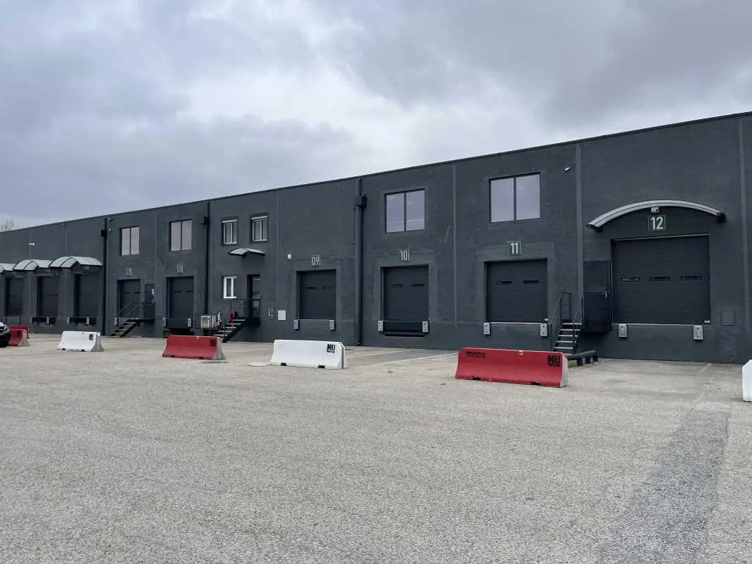 Office in Corbas for lease Building Photo- Image 1 of 6