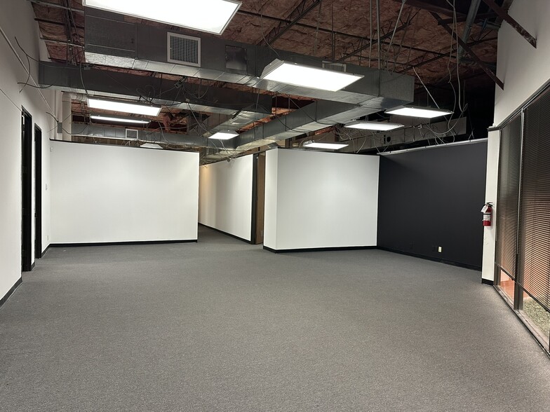 10595 Westoffice Dr, Houston, TX for lease - Building Photo - Image 3 of 27