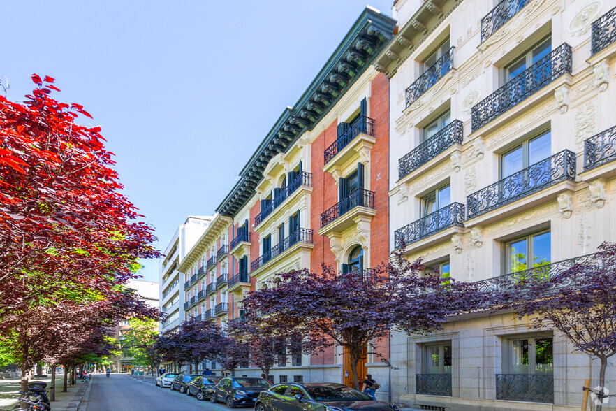 Multifamily in Madrid, MAD for sale - Primary Photo - Image 1 of 1