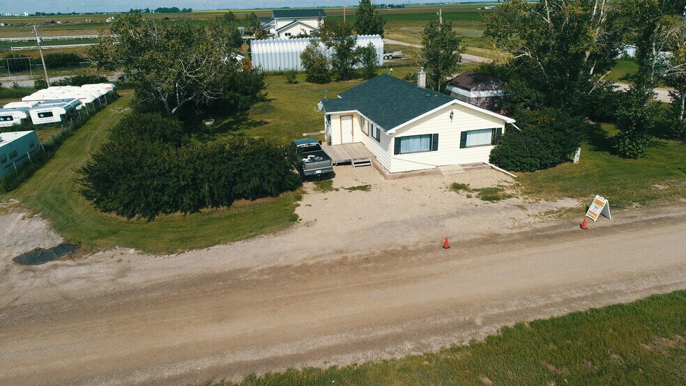 415 1st Ave, Lyalta, AB T0J 1Y0