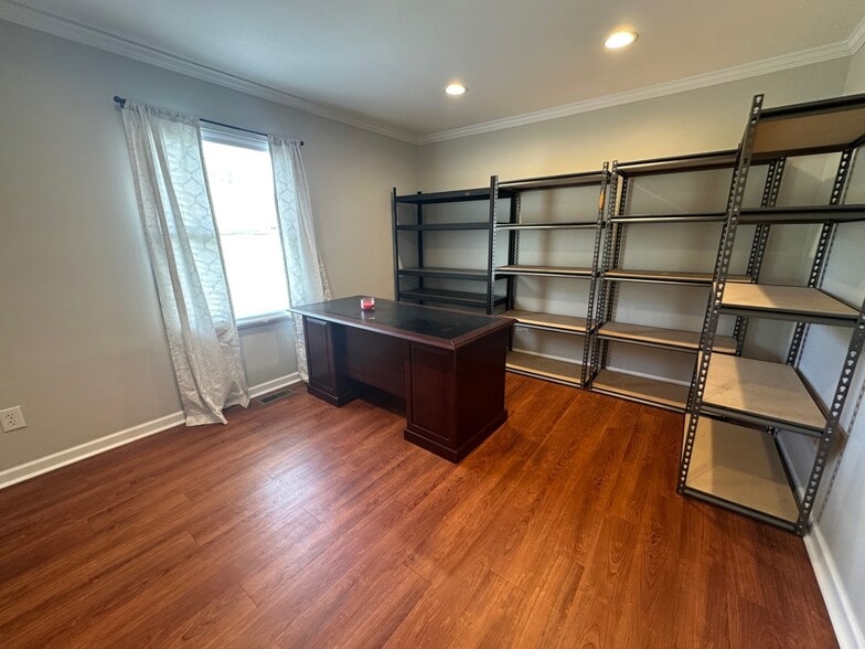 275 E Henry St, Spartanburg, SC for lease - Interior Photo - Image 2 of 4