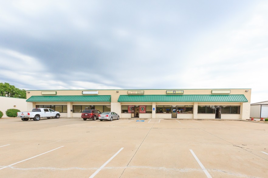 725-733 N Scott Ave, Belton, MO for lease - Building Photo - Image 1 of 3