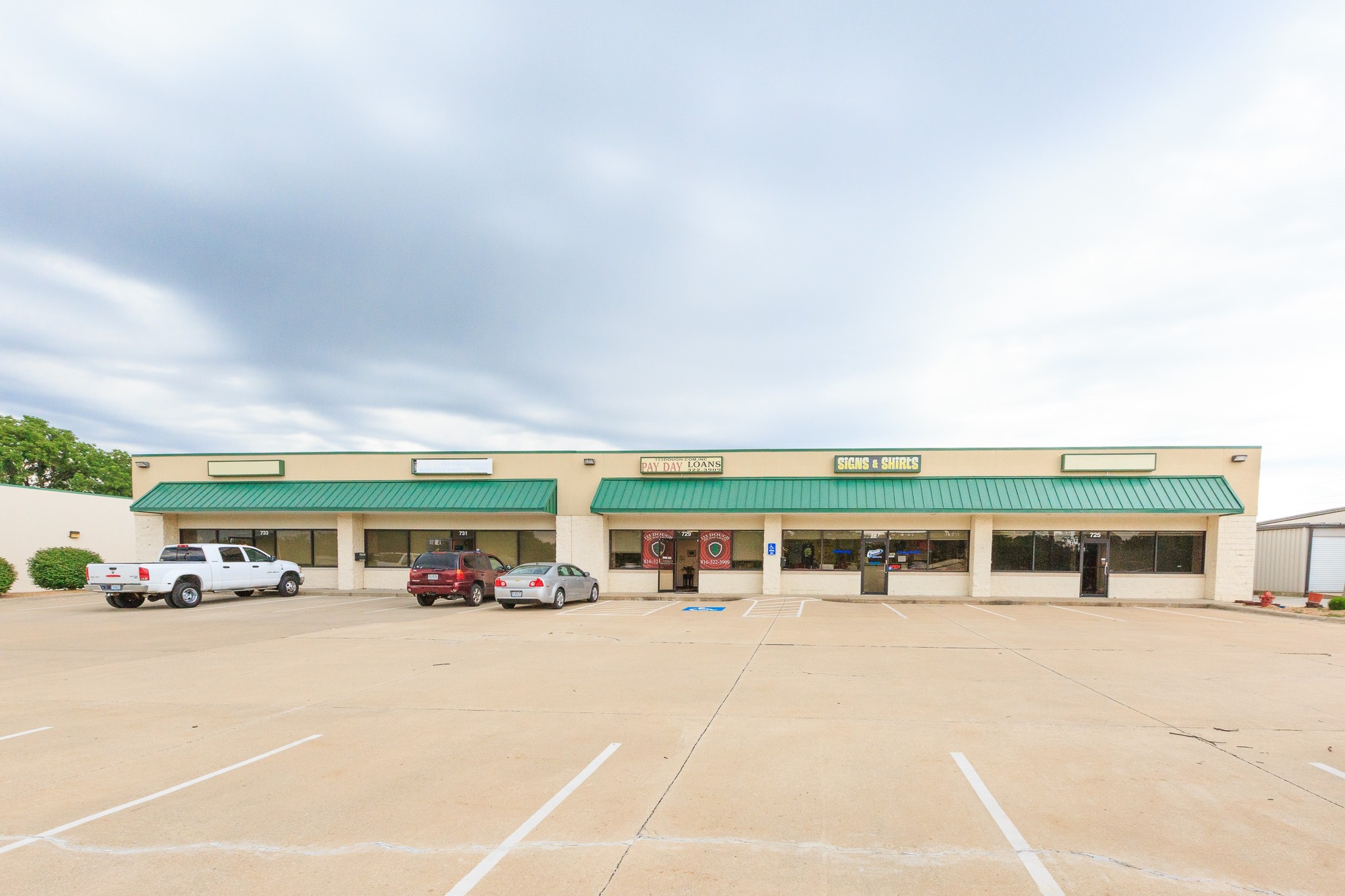 725-733 N Scott Ave, Belton, MO for lease Building Photo- Image 1 of 4