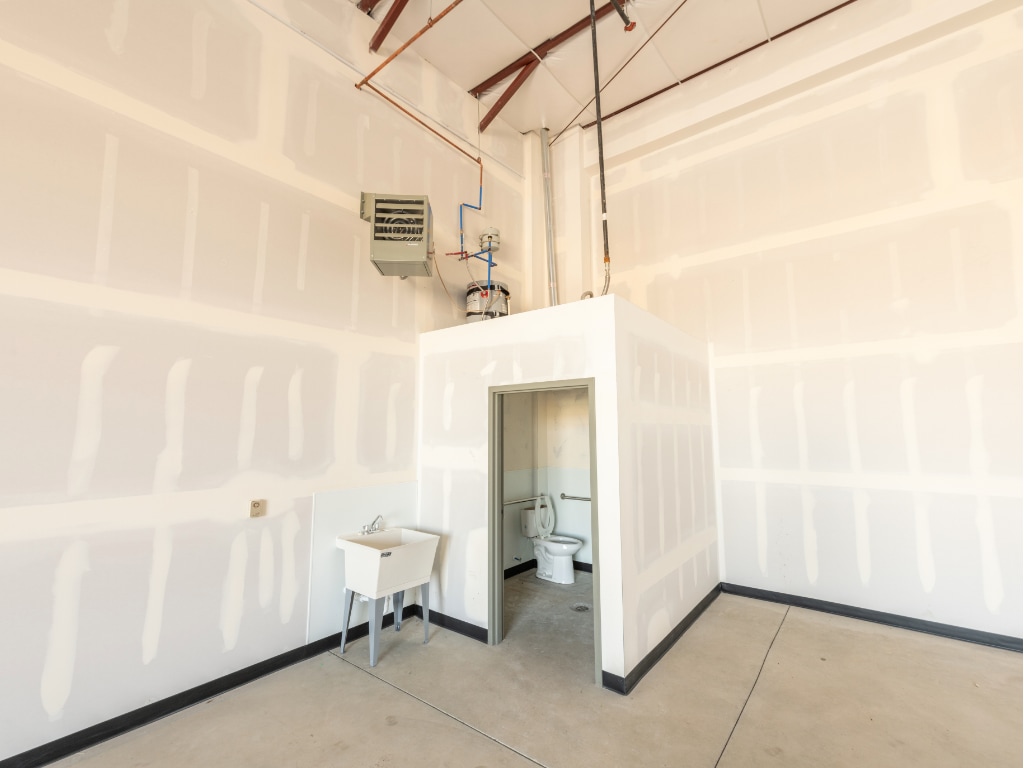 3747 W Parkway Blvd, West Valley City, UT for lease Interior Photo- Image 1 of 2