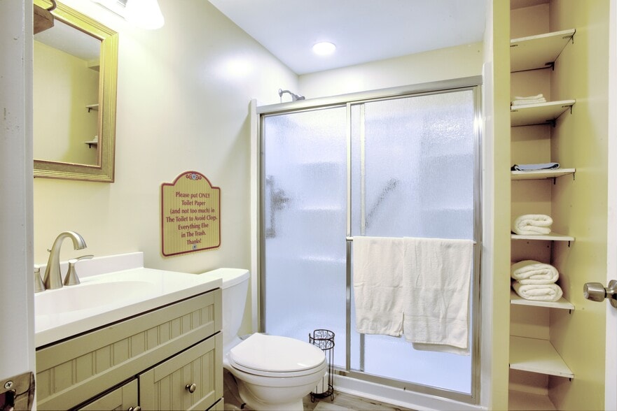 2950 Klondike Rd, Lithonia, GA 30038 2 HOUSES FOR PRICE OF 1. AIRBNB