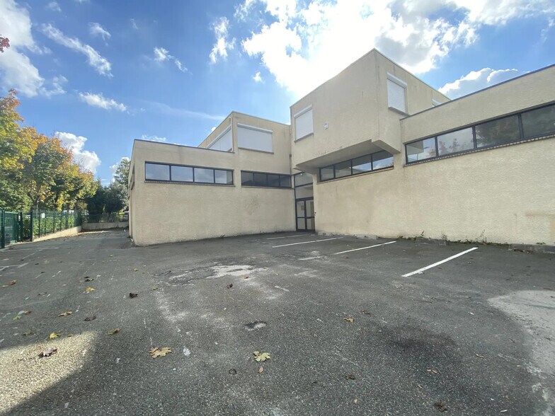 28 Rue Condorcet, Taverny for lease - Building Photo - Image 2 of 7