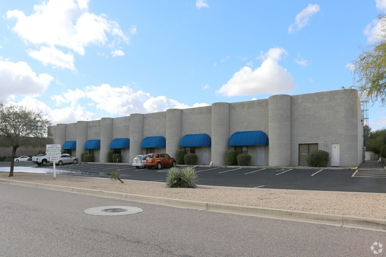 302 W Melinda Ln, Phoenix, AZ for lease Building Photo- Image 1 of 2
