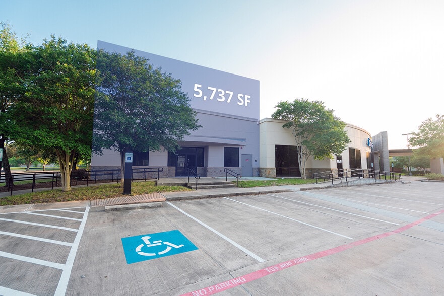 11321 Fallbrook Dr, Houston, TX for lease - Building Photo - Image 1 of 14