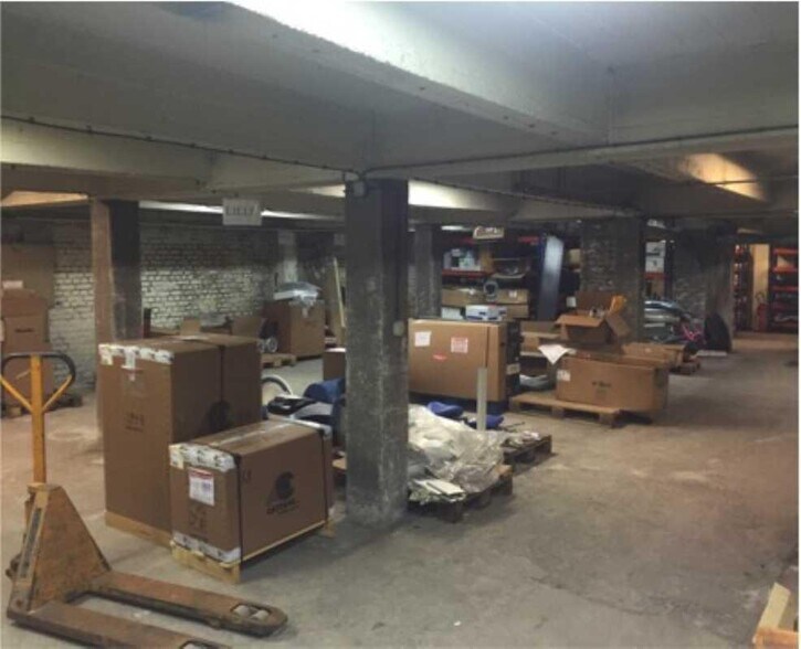 Office in Lille for lease - Interior Photo - Image 2 of 4