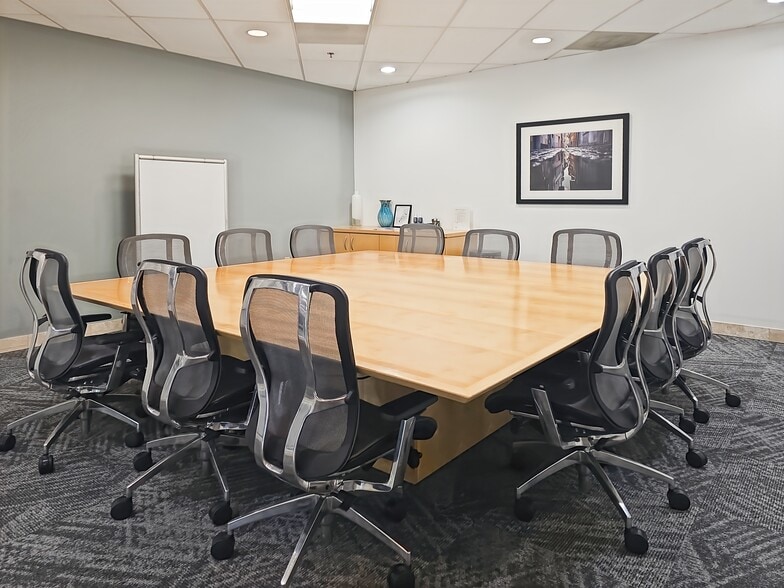 5 Centerpointe Dr, Lake Oswego, OR for lease - Interior Photo - Image 2 of 23