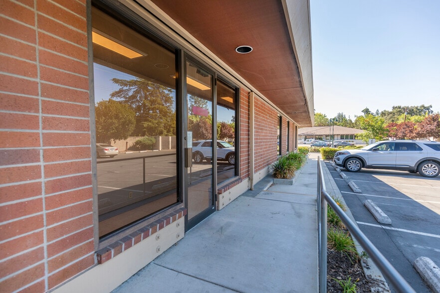 445 Watt Ave, Sacramento, CA for lease - Building Photo - Image 2 of 5