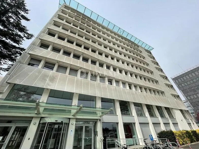 Office in Vélizy-Villacoublay for lease - Building Photo - Image 1 of 8