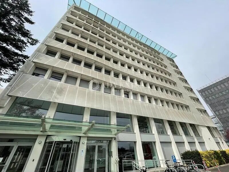 Office in Vélizy-Villacoublay for lease Building Photo- Image 1 of 9