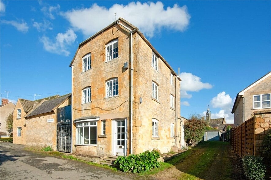 Hospital Rd, Moreton In Marsh for sale - Primary Photo - Image 1 of 23