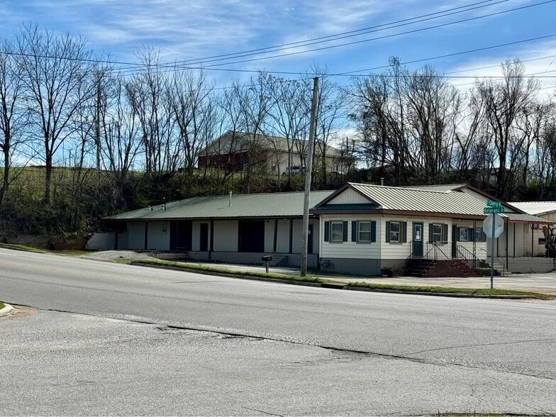 602 Veterans Dr, Florence, AL for sale - Primary Photo - Image 1 of 10