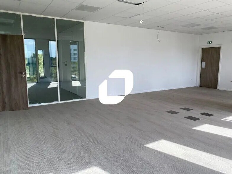 Office in Mérignac for lease - Interior Photo - Image 2 of 11