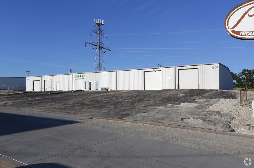 6720 Exchange Dr, Mansfield, TX for lease - Primary Photo - Image 3 of 4
