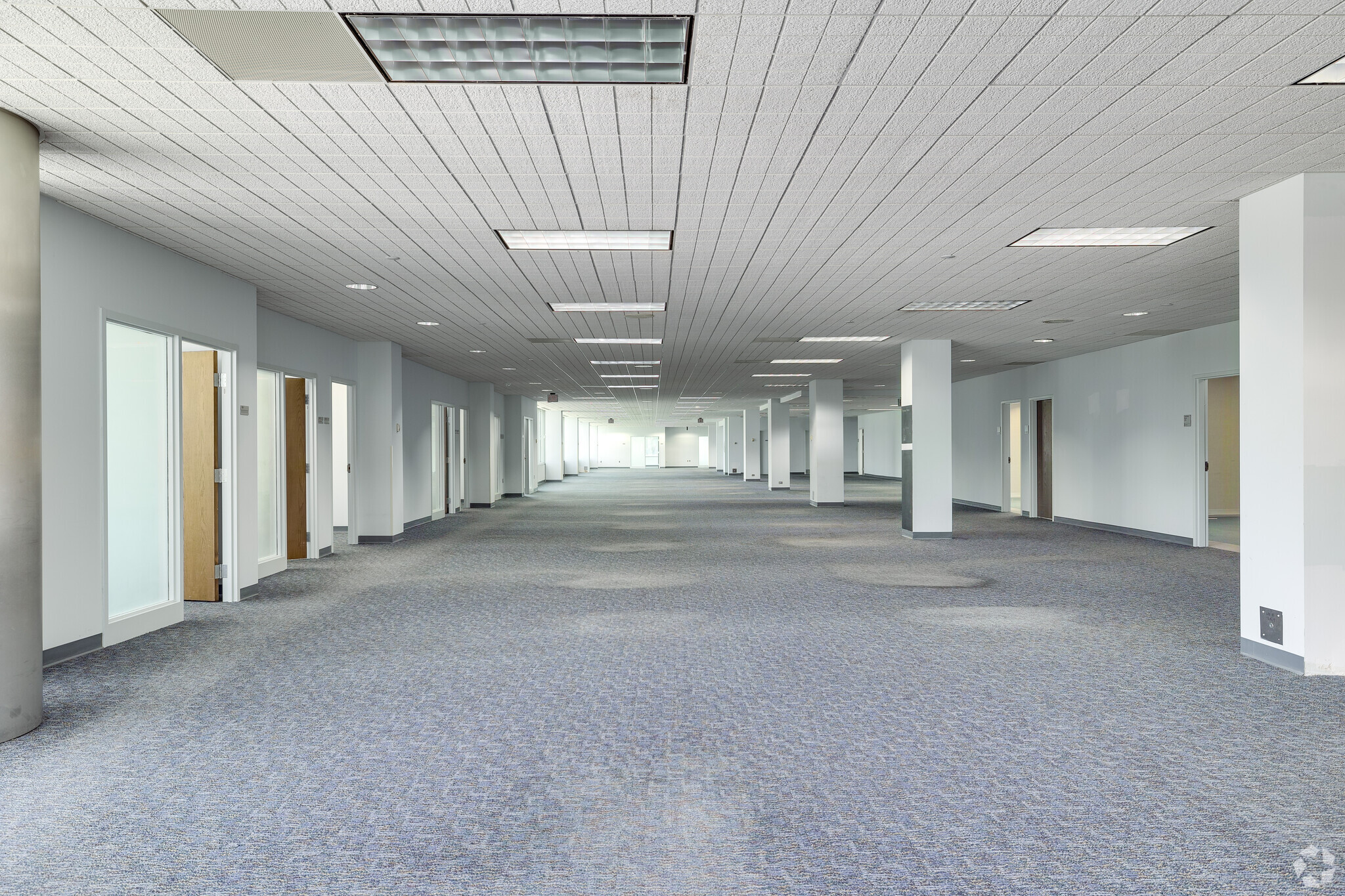 15000 Conference Center Dr, Chantilly, VA for lease Interior Photo- Image 1 of 9