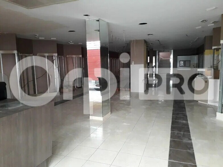 Retail in Montluçon for lease - Interior Photo - Image 2 of 4