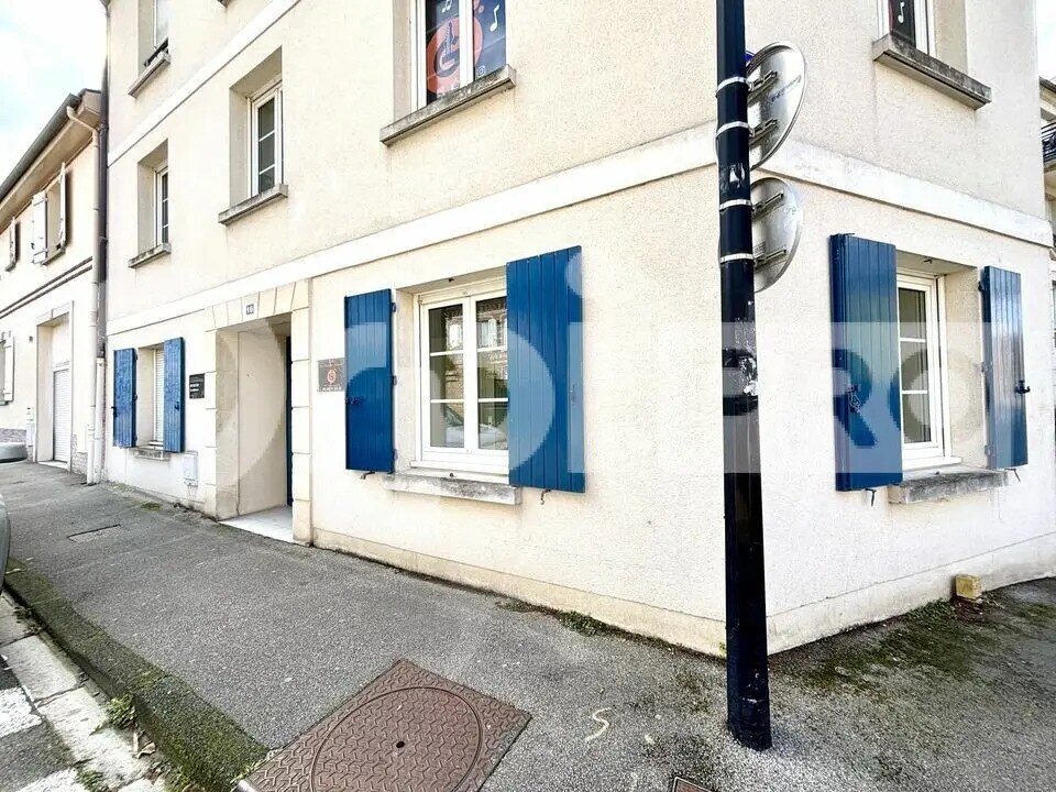 Office in Compiègne for lease Building Photo- Image 1 of 6
