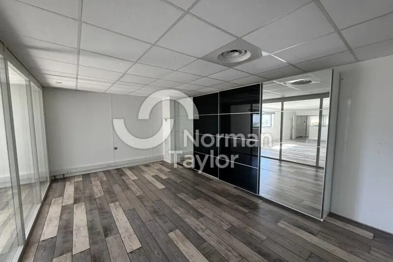 Flex in Lunel-Viel for lease - Interior Photo - Image 3 of 11