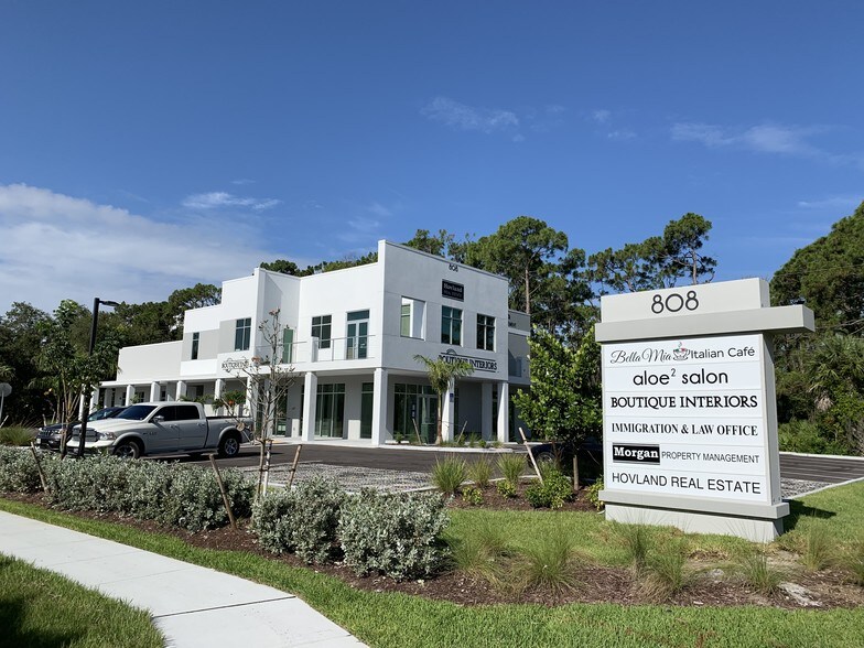 808 Wiggins Pass Rd, Naples, FL 34110