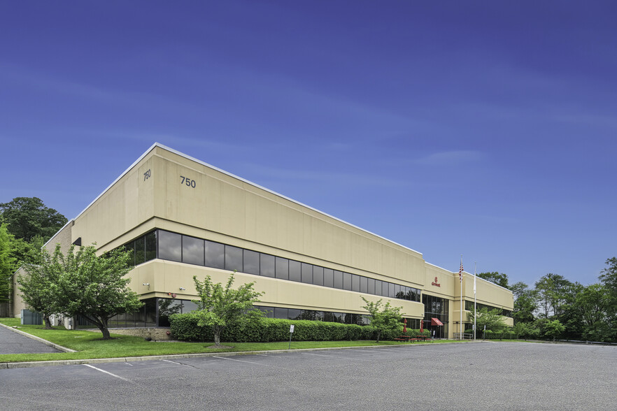 750 Corporate Dr, Mahwah, NJ for lease - Building Photo - Image 2 of 13