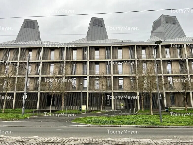 Office in Bordeaux for lease - Building Photo - Image 1 of 7