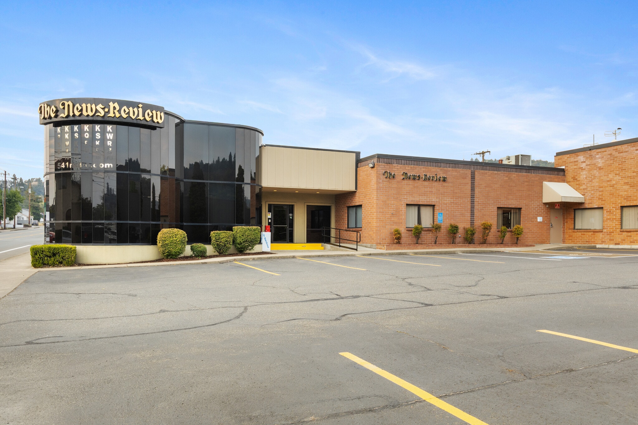 345 NE Winchester St, Roseburg, OR for lease Building Photo- Image 1 of 6