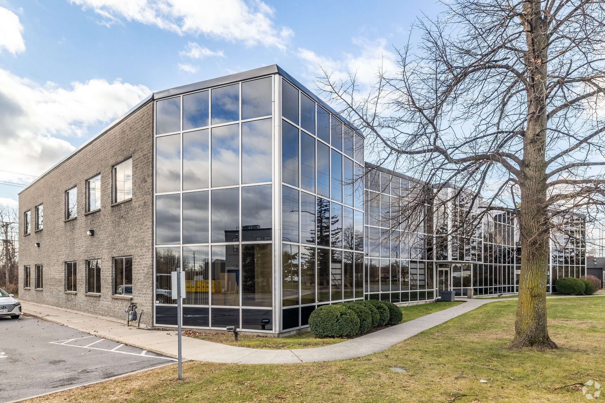 223 Colonnade Rd, Nepean, ON for lease Primary Photo- Image 1 of 4