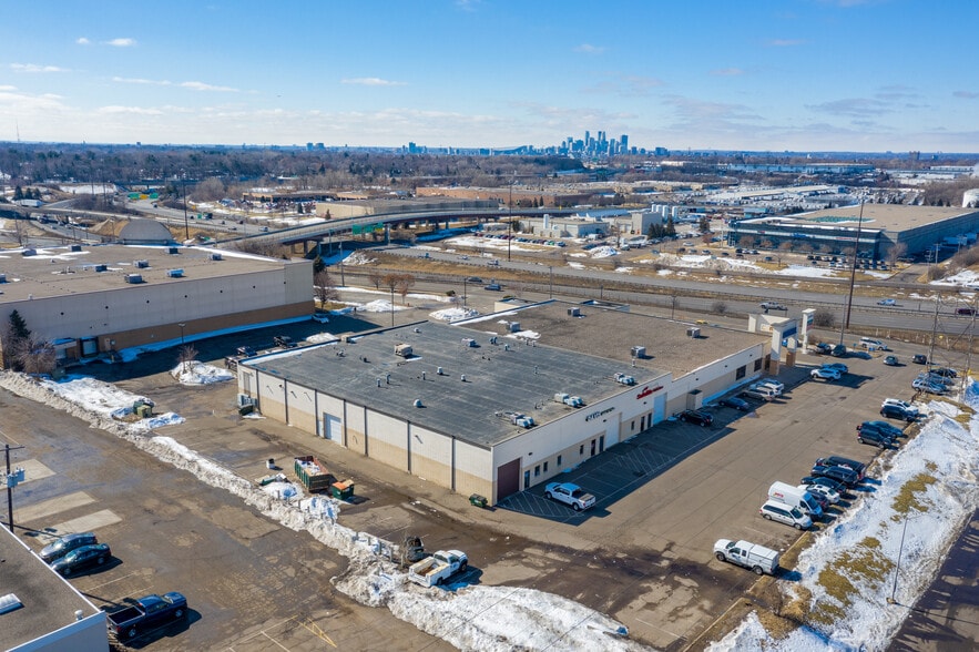 2500 Cleveland Ave N, Roseville, MN for lease - Building Photo - Image 1 of 11