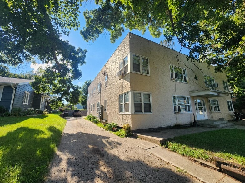 1405 Chestnut St, Atlantic, IA for sale - Building Photo - Image 2 of 22