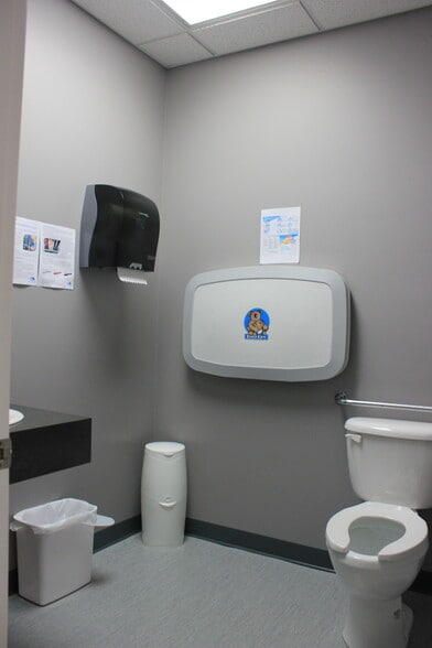 1290 Trans Canada Way SE, Medicine Hat, AB for lease - Interior Photo - Image 3 of 7