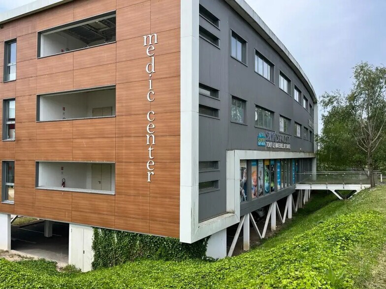 Office in Chalon-sur-Saône for lease - Building Photo - Image 2 of 3